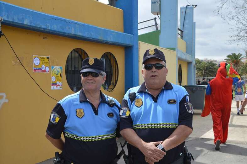 Pedro Sosa (d), uno de los agentes jubilados (Foto TA)